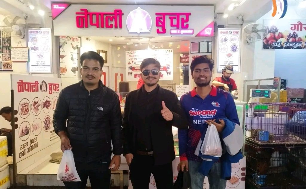 नेपाल विश्वकपमा छनोट भएपछि नेपाली बुचरले ६० दर्शकलाई आधा किलो मासु उपहार दिँदै, ४० जनालाई पुरस्कार बाकिँ